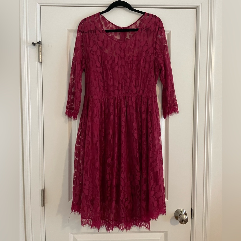 Torrid Lace Dress. Beautiful Details! Zipper Back. Attached Slip.